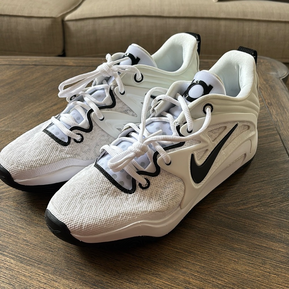 New KD 15 basketball/volleyball shoes, W 12/M 10.5